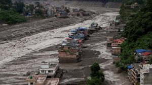 ग्लेशियर ढहा, मची भारी तबाही; चीन पर बाढ़ के वीडियो सेंसर करने का दावा