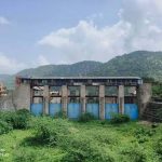 हरियाली लौटी, लेकिन रामगढ़ बांध सूखा, 13 अगस्त की सुनवाई से पहले अतिक्रमण पर कार्रवाई तेज