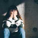 मां लक्ष्मी को नाराज कर देती हैं ये 4 आदतें, घर में बनी रहती है आर्थिक तंगी