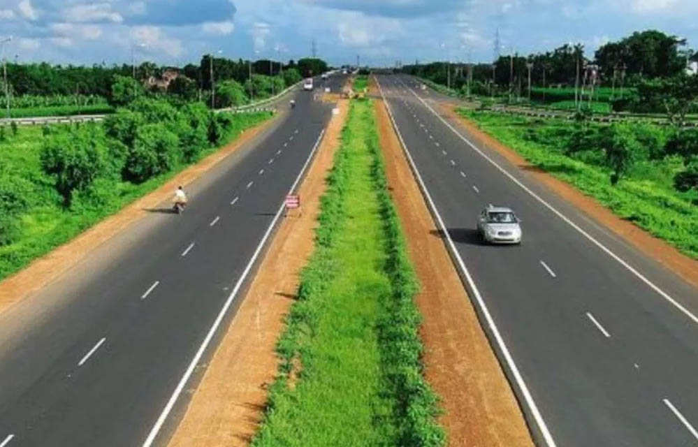 Property News: हाईवे के दोनों ओर 40 मीटर तक नहीं होगा निर्माण, सरकार ने जारी किया नया आदेश Property News: हाईवे के दोनों ओर 40 मीटर तक नहीं होगा निर्माण, सरकार ने जारी किया नया आदेश