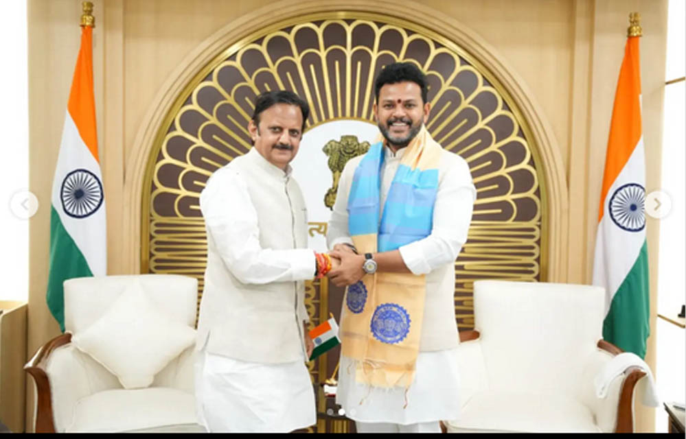 उप मुख्यमंत्री शुक्ल ने केंद्रीय नागरिक उड्डयन मंत्री नायडू से की सौजन्य भेंट, विकास से जुड़े मुद्दों पर हुई चर्चा