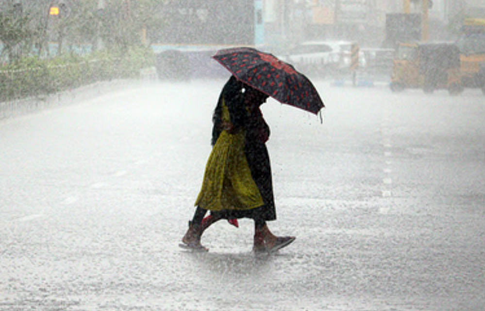 Weather Alert: 10 राज्यों में तेज बारिश और तूफान की चेतावनी, उत्तर प्रदेश में भी बिगड़ेंगे मौसम के मिजाज Weather Alert: 10 राज्यों में तेज बारिश और तूफान की चेतावनी, उत्तर प्रदेश में भी बिगड़ेंगे मौसम के मिजाज