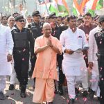 गोरखपुर में योगी संग युवाओं ने निकाली तिरंगा यात्रा, दिखा राष्ट्रभक्ति का जोश गोरखपुर में योगी संग युवाओं ने निकाली तिरंगा यात्रा, दिखा राष्ट्रभक्ति का जोश