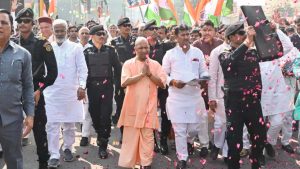 गोरखपुर में योगी संग युवाओं ने निकाली तिरंगा यात्रा, दिखा राष्ट्रभक्ति का जोश गोरखपुर में योगी संग युवाओं ने निकाली तिरंगा यात्रा, दिखा राष्ट्रभक्ति का जोश