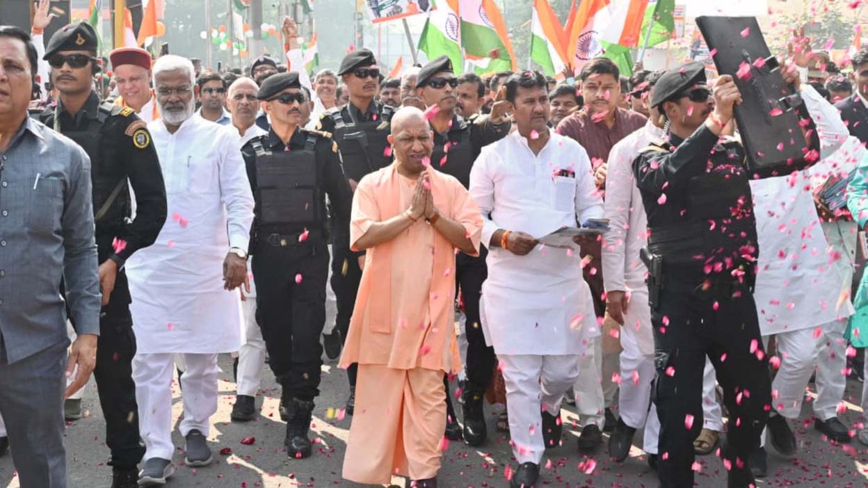 गोरखपुर में योगी संग युवाओं ने निकाली तिरंगा यात्रा, दिखा राष्ट्रभक्ति का जोश गोरखपुर में योगी संग युवाओं ने निकाली तिरंगा यात्रा, दिखा राष्ट्रभक्ति का जोश