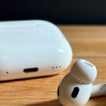 Apple AirPods New Feature: कैमरे के साथ आएंगे नए AirPods? जानें क्या होगा खास Apple AirPods New Feature: कैमरे के साथ आएंगे नए AirPods? जानें क्या होगा खास