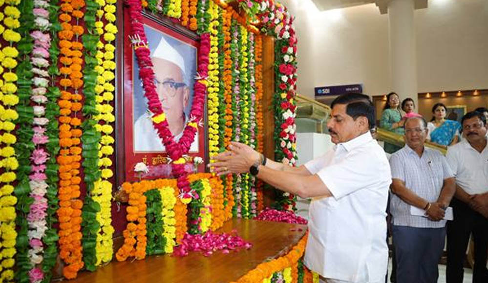 पं. द्वारिका प्रसाद मिश्र का व्यक्तित्व और कृतित्व सदैव रहेगा प्रेरणास्रोत: मुख्यमंत्री डॉ. मोहन यादव पं. द्वारिका प्रसाद मिश्र का व्यक्तित्व और कृतित्व सदैव रहेगा प्रेरणास्रोत: मुख्यमंत्री डॉ. मोहन यादव