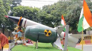 अग्नि-5 मिसाइल की थीम पर सजी कांवड़, आस्था के साथ दिखा देशभक्ति का जुनून अग्नि-5 मिसाइल की थीम पर सजी कांवड़, आस्था के साथ दिखा देशभक्ति का जुनून