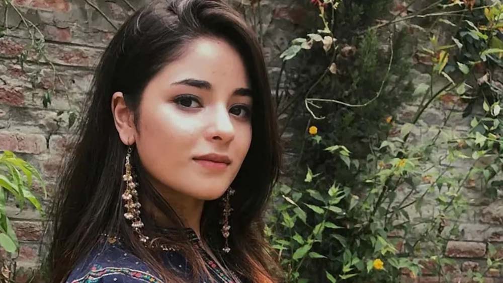 वक्फ बोर्ड के कार्यक्रम में बच्चियों के डांस पर जायरा वसीम ने उठाए सवाल वक्फ बोर्ड के कार्यक्रम में बच्चियों के डांस पर जायरा वसीम ने उठाए सवाल