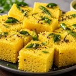 कुकर में बनाएं बाजार जैसा स्पंजी ढोकला, 10 मिनट में तैयार होगी गुजराती डिश