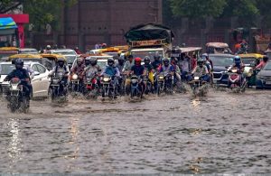 Gurugram Rain: सड़कों और चौराहों पर जलभराव, प्रशासन ने कंपनियों को दी वर्क फ्रॉम होम की सलाह