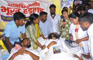 Jharkhand Protest: छात्रों ने रखीं नई शर्तें, मुख्यमंत्री से सीधी वार्ता और मीडिया की मौजूदगी की मांग Jharkhand Protest: छात्रों ने रखीं नई शर्तें, मुख्यमंत्री से सीधी वार्ता और मीडिया की मौजूदगी की मांग
