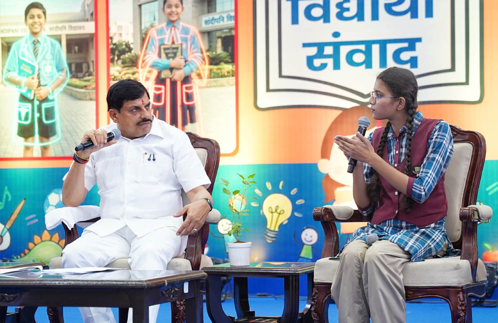 बेटियों की खास कैबिनेट से मिले CM डॉ. मोहन यादव, बोले- AI का करें सही और जिम्मेदार इस्तेमाल