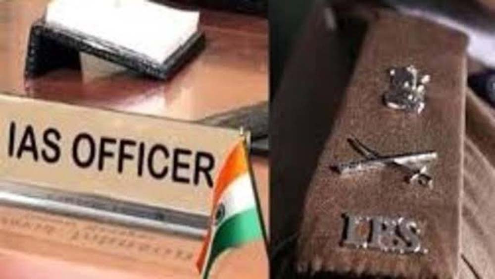 यूपी पुलिस में जल्द बड़ा बदलाव, 10 आईपीएस की जगह नई तैनाती यूपी पुलिस में जल्द बड़ा बदलाव, 10 आईपीएस की जगह नई तैनाती