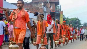 कृत्रिम पौधों, जूट और बांस से सजी कांवड़ बनी पर्यावरण संरक्षण की मिसाल कृत्रिम पौधों, जूट और बांस से सजी कांवड़ बनी पर्यावरण संरक्षण की मिसाल