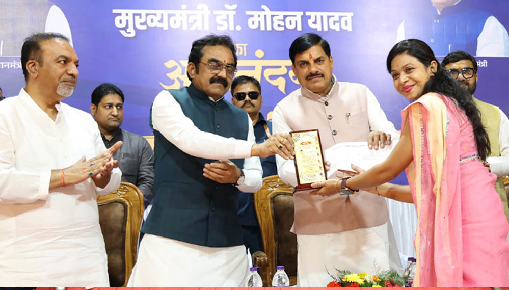 शासकीय योजनाओं और कार्यक्रमों के क्रियान्वयन का मैदानी स्तर पर लेंगे जायजा : मुख्यमंत्री डॉ. यादव शासकीय योजनाओं और कार्यक्रमों के क्रियान्वयन का मैदानी स्तर पर लेंगे जायजा : मुख्यमंत्री डॉ. यादव