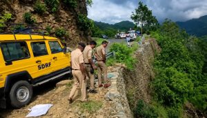उत्तराखंड में दर्दनाक सड़क हादसा, देवप्रयाग-पौड़ी मार्ग पर बोलेरो खाई में गिरी; परिवार के 5 सदस्यों की जान गई