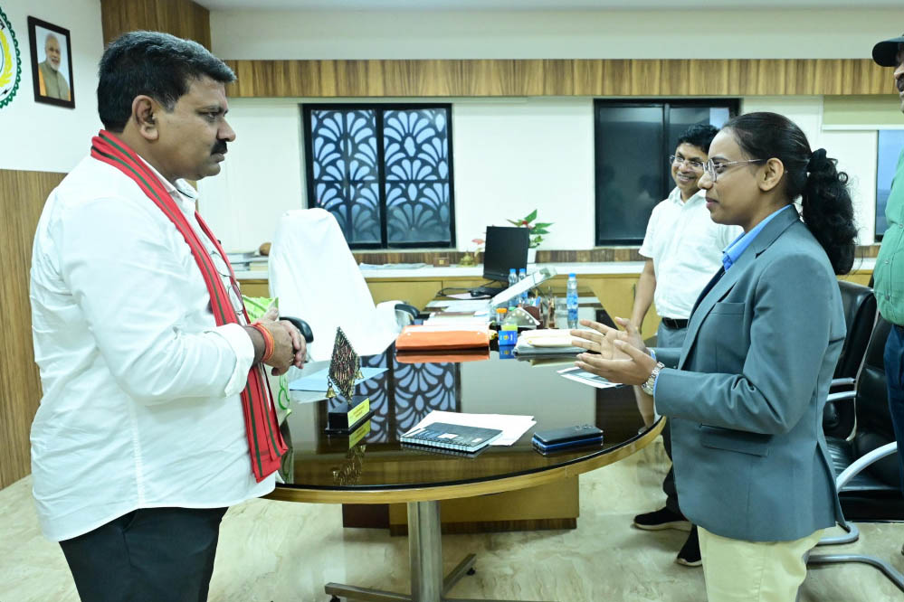 राष्ट्रपति भवन से आमंत्रण मिलने पर रेणुका गोस्वामी को उपमुख्यमंत्री विजय शर्मा ने दी बधाई