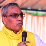 राजभर बोले, सपा के समय पेपर बिकते थे और विद्यार्थी उन्हें खरीदकर खेतों तक में बैठकर हल करते थे राजभर बोले, सपा के समय पेपर बिकते थे और विद्यार्थी उन्हें खरीदकर खेतों तक में बैठकर हल करते थे