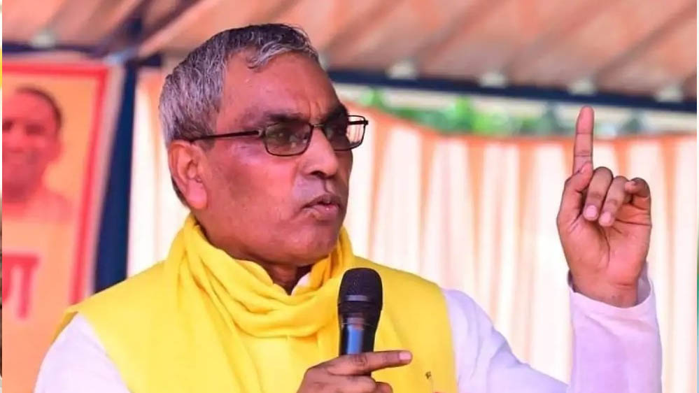 राजभर बोले, सपा के समय पेपर बिकते थे और विद्यार्थी उन्हें खरीदकर खेतों तक में बैठकर हल करते थे