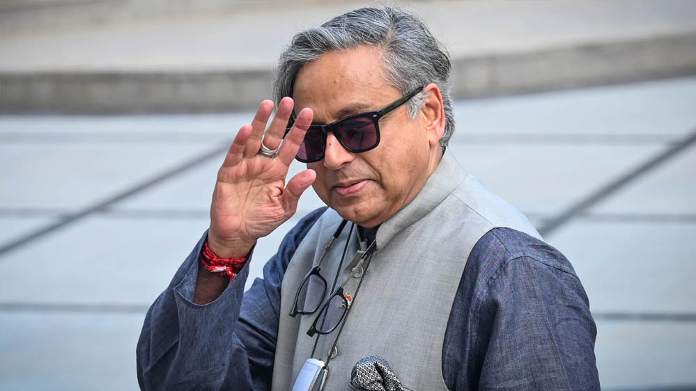 कांग्रेस के प्रदर्शन पर शशि थरूर का तंज, बोले- ‘कॉकरोच जितना भी असरदार नहीं रहा’ कांग्रेस के प्रदर्शन पर शशि थरूर का तंज, बोले- ‘कॉकरोच जितना भी असरदार नहीं रहा’