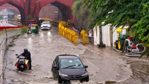 Delhi Rain Alert: प्रगति मैदान से छतरपुर तक झमाझम बारिश, 15 साल का रिकॉर्ड टूटा; गुरुग्राम में रेड अलर्ट Delhi Rain Alert: प्रगति मैदान से छतरपुर तक झमाझम बारिश, 15 साल का रिकॉर्ड टूटा; गुरुग्राम में रेड अलर्ट