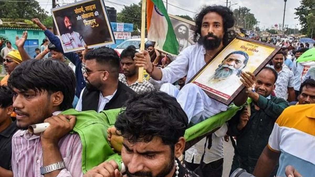 14 परीक्षाएं रद्द होने के बाद भी नहीं थमा संघर्ष, पेपर लीक पर गारंटी मांगेंगे छात्र 14 परीक्षाएं रद्द होने के बाद भी नहीं थमा संघर्ष, पेपर लीक पर गारंटी मांगेंगे छात्र