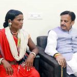 बीमारी से प्रभावित बैगा परिवारों से भेंट कर की चर्चा बीमारी से प्रभावित बैगा परिवारों से भेंट कर की चर्चा