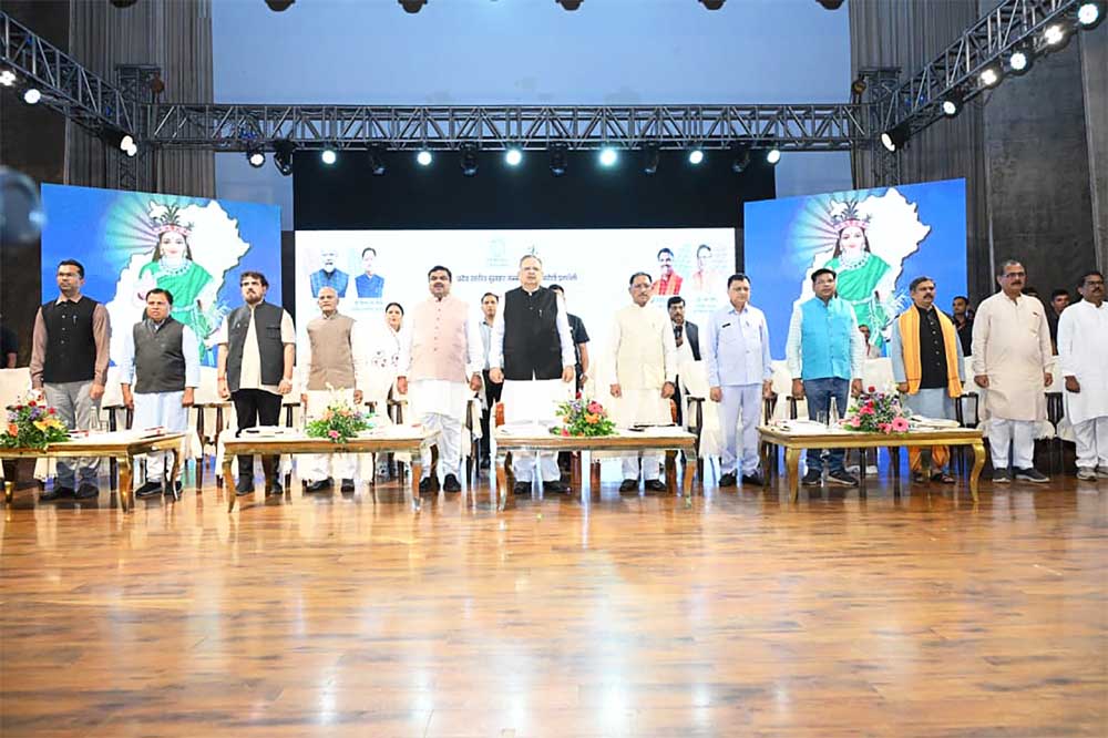 राष्ट्रीय हथकरघा दिवस पर बदलते बस्तर की प्रेरक तस्वीर : आत्मसमर्पित महिलाओं ने किया रैंप वॉक राष्ट्रीय हथकरघा दिवस पर बदलते बस्तर की प्रेरक तस्वीर : आत्मसमर्पित महिलाओं ने किया रैंप वॉक