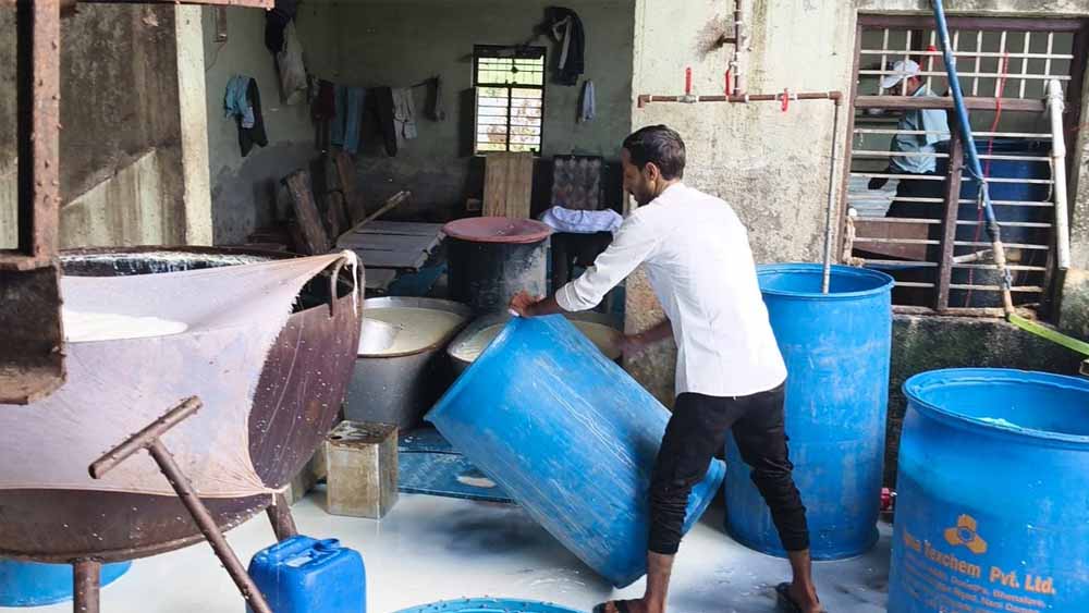 छत्तीसगढ़ में देर रात खाद्य विभाग का बड़ा एक्शन, वैद्य फूड प्रोडक्ट से 300 किलो पनीर जब्त छत्तीसगढ़ में देर रात खाद्य विभाग का बड़ा एक्शन, वैद्य फूड प्रोडक्ट से 300 किलो पनीर जब्त