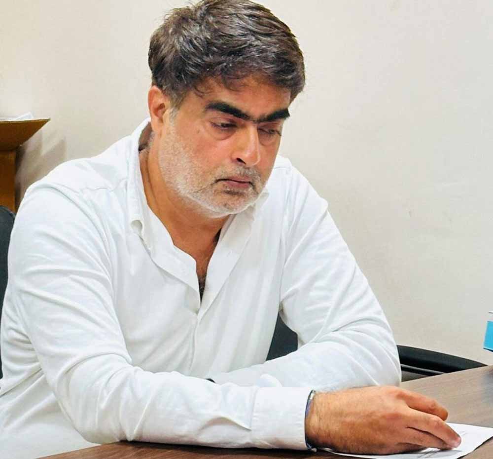 ‘गुटखा किंग’ गुरमुख जुमनानी पर बड़ी कार्रवाई, ‘सितार’ गुटखे से जुड़ा ₹317 करोड़ का GST मामला ‘गुटखा किंग’ गुरमुख जुमनानी पर बड़ी कार्रवाई, ‘सितार’ गुटखे से जुड़ा ₹317 करोड़ का GST मामला