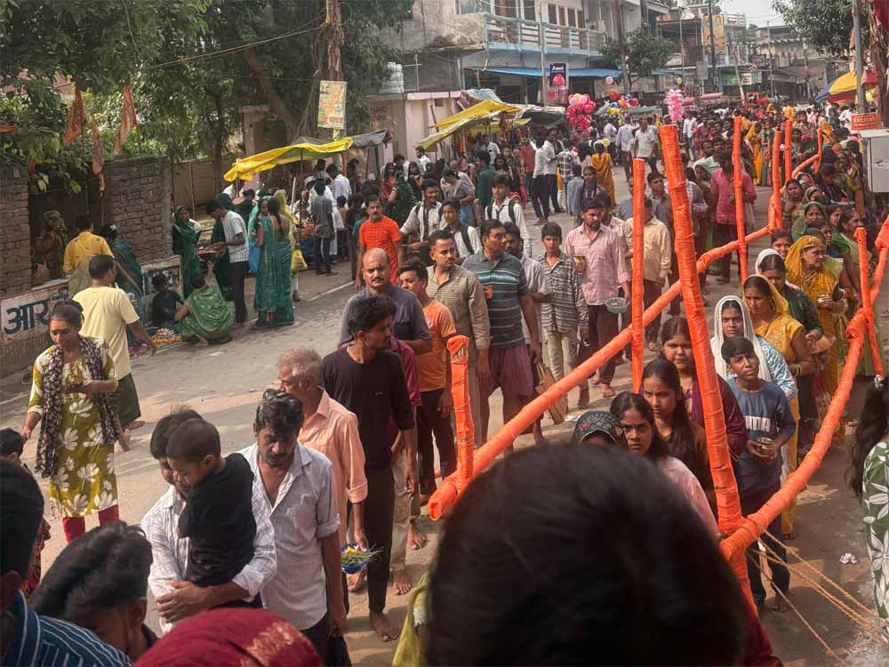 सावन के दूसरे सोमवार CG के शिवालयों में उमड़ी भीड़, हर-हर महादेव और बोल बम से गूंजे मंदिर सावन के दूसरे सोमवार CG के शिवालयों में उमड़ी भीड़, हर-हर महादेव और बोल बम से गूंजे मंदिर