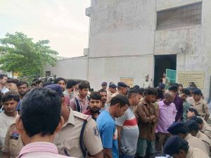 CG के रायपुर में पुलिस की सघन कार्रवाई, 600 अवैध प्रवासी-किरायेदारों का सत्यापन, 6 संदिग्ध रडार पर CG के रायपुर में पुलिस की सघन कार्रवाई, 600 अवैध प्रवासी-किरायेदारों का सत्यापन, 6 संदिग्ध रडार पर
