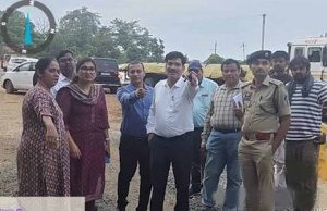 छत्तीसगढ़ में बाढ़ से टूटी पुलिया की होगी मरम्मत, कलेक्टर ने मौके पर पहुंचकर लिया जायजा छत्तीसगढ़ में बाढ़ से टूटी पुलिया की होगी मरम्मत, कलेक्टर ने मौके पर पहुंचकर लिया जायजा