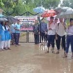 CG में शिक्षकों की कमी पर छात्र-पालकों का प्रदर्शन, नियुक्ति और युक्तियुक्तकरण को लेकर उठे सवाल