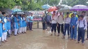 CG में शिक्षकों की कमी पर छात्र-पालकों का प्रदर्शन, नियुक्ति और युक्तियुक्तकरण को लेकर उठे सवाल