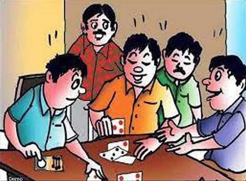 जुआ खेलते 7 आरोपी गिरफ्तार, ₹2.01 लाख की सामग्री समेत 6 बाइक जब्त