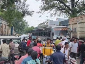 छत्तीसगढ़ में भीषण सड़क हादसा, बस-बोलेरो की भिड़ंत में कई लोग घायल छत्तीसगढ़ में भीषण सड़क हादसा, बस-बोलेरो की भिड़ंत में कई लोग घायल