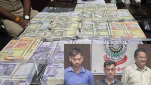 छत्तीसगढ़ में नकली नोटों का बड़ा खेल बेनकाब, ₹12.50 लाख की फेक करेंसी के साथ 3 गिरफ्तार छत्तीसगढ़ में नकली नोटों का बड़ा खेल बेनकाब, ₹12.50 लाख की फेक करेंसी के साथ 3 गिरफ्तार