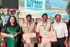 मानव-हाथी संघर्ष प्रबंधन में उत्कृष्ट योगदान के लिए मिला सम्मान मानव-हाथी संघर्ष प्रबंधन में उत्कृष्ट योगदान के लिए मिला सम्मान
