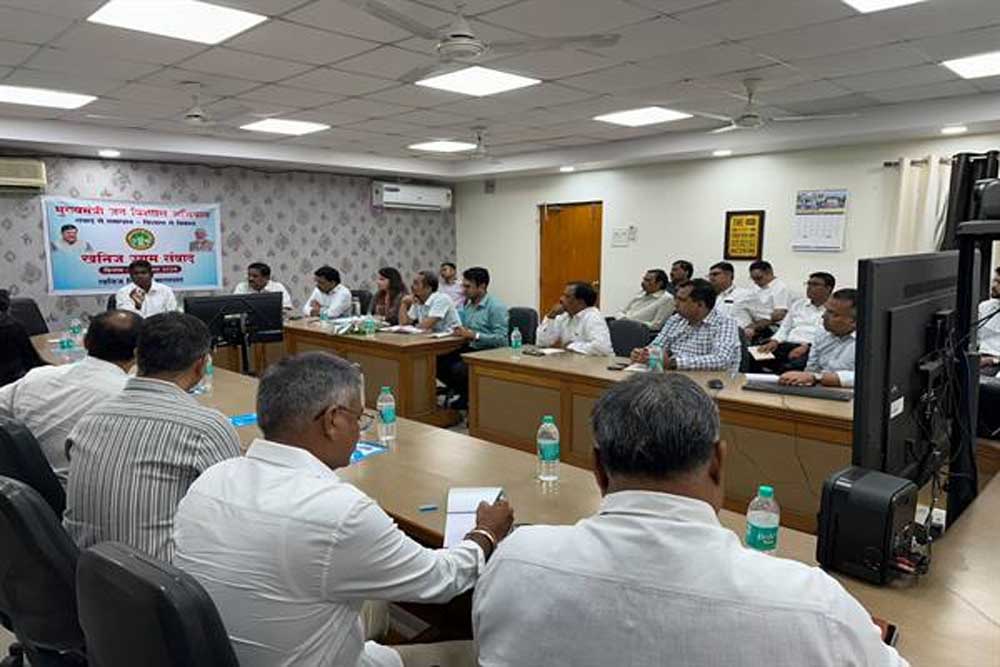 संचालक खनिकर्म फ्रेंक ए. नोबल ने मुख्यमंत्री जन विश्वास अभियान में बालाघाट का किया दौरा संचालक खनिकर्म फ्रेंक ए. नोबल ने मुख्यमंत्री जन विश्वास अभियान में बालाघाट का किया दौरा