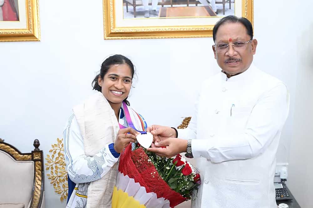 मुख्यमंत्री  विष्णु देव साय ने की 30 लाख रुपये प्रोत्साहन राशि और आउट ऑफ टर्न डीएसपी पद पर पदोन्नति की घोषणा