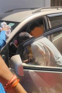95 साल की बुजुर्ग महिला को नहीं होना पड़ा परेशान, बयान लेने पार्किंग में कार के पास पहुंचे SDM