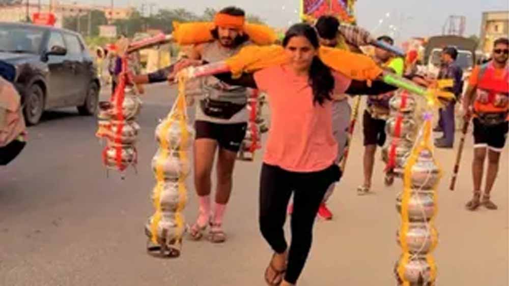 पहले सावन सोमवार पर हरिद्वार जाने वाले कांवड़ियों से भरी हरियाणा रोडवेज बसें, बढ़ा श्रद्धालुओं का उत्साह पहले सावन सोमवार पर हरिद्वार जाने वाले कांवड़ियों से भरी हरियाणा रोडवेज बसें, बढ़ा श्रद्धालुओं का उत्साह