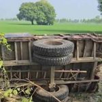 करनाल में बड़ा हादसा: खेत में पलटी ट्रैक्टर-ट्रॉली, तीन लोगों की मौत से मचा हड़कंप