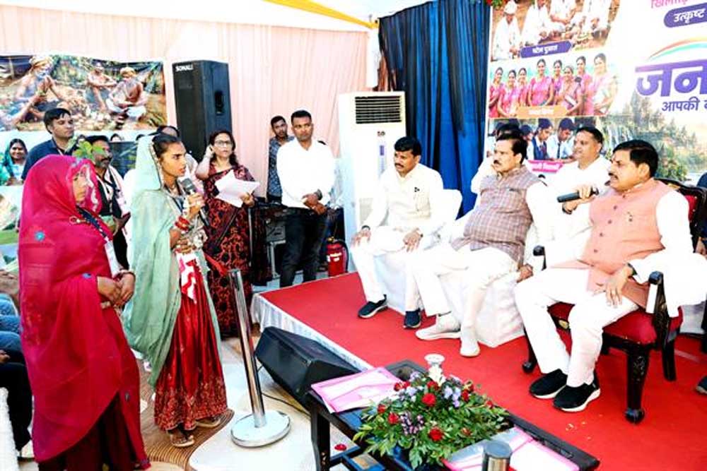 एक तहसीलदार, दो पटवारियों, दो मुख्य नगर पालिका अधिकारियों, एक सहायक यंत्री और जनपद पंचायत के एक मुख्य कार्यपालन अधिकारी के निलंबन के निर्देश एक तहसीलदार, दो पटवारियों, दो मुख्य नगर पालिका अधिकारियों, एक सहायक यंत्री और जनपद पंचायत के एक मुख्य कार्यपालन अधिकारी के निलंबन के निर्देश