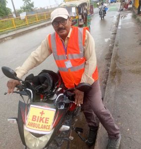 योगी सरकार और जिला प्रशासन की पहल से 6 प्रमुख रूटों पर 18 बाइक एंबुलेंस तैनात योगी सरकार और जिला प्रशासन की पहल से 6 प्रमुख रूटों पर 18 बाइक एंबुलेंस तैनात