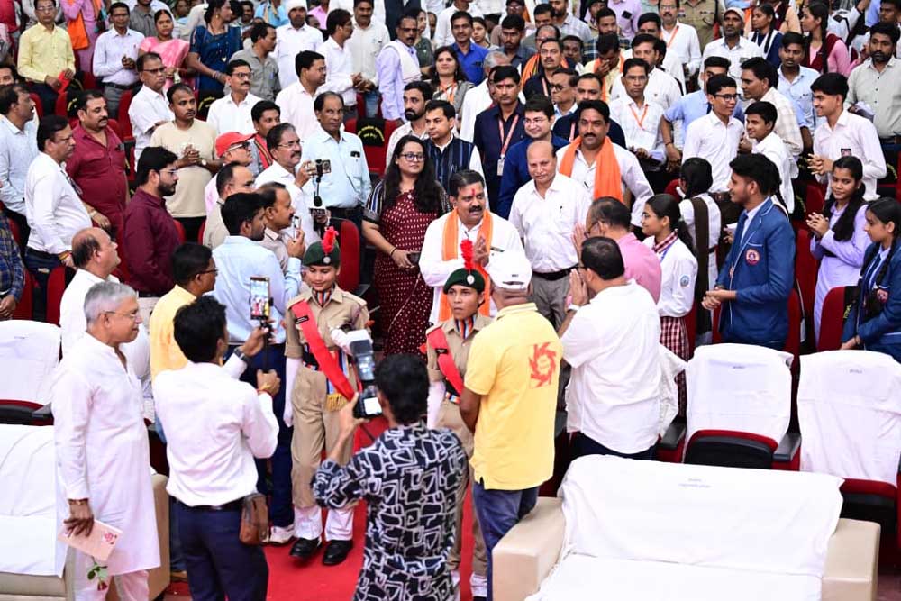 उप मुख्यमंत्री विजय शर्मा ने कवर्धा विधानसभा के 171 मेधावियों का किया सम्मान, प्रतिभा को मिला बड़ा मंच और सपनों को नई उड़ान उप मुख्यमंत्री विजय शर्मा ने कवर्धा विधानसभा के 171 मेधावियों का किया सम्मान, प्रतिभा को मिला बड़ा मंच और सपनों को नई उड़ान