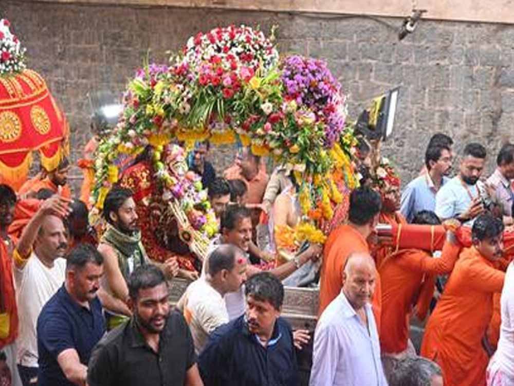 सावन के दूसरे सोमवार बाबा महाकाल की निकलेगी सवारी, चांदी की पालकी-हाथी पर होंगे सवार सावन के दूसरे सोमवार बाबा महाकाल की निकलेगी सवारी, चांदी की पालकी-हाथी पर होंगे सवार