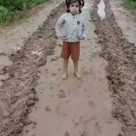 ‘सड़क बनवाओ वरना कुर्सी से हटवा देंगे’, MP में जर्जर सड़क पर बच्ची ने CM मोहन यादव को घेरा